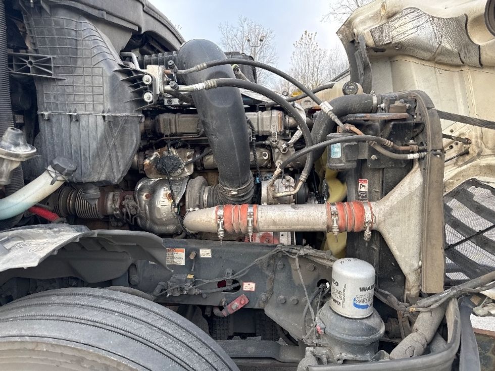 Day Cab Tractor-Heavy Duty Tractors-Freightliner-2022-T12664ST-Flat Rock-MI-633,764\n\t\tmiles-$ 33,000 - Image 11