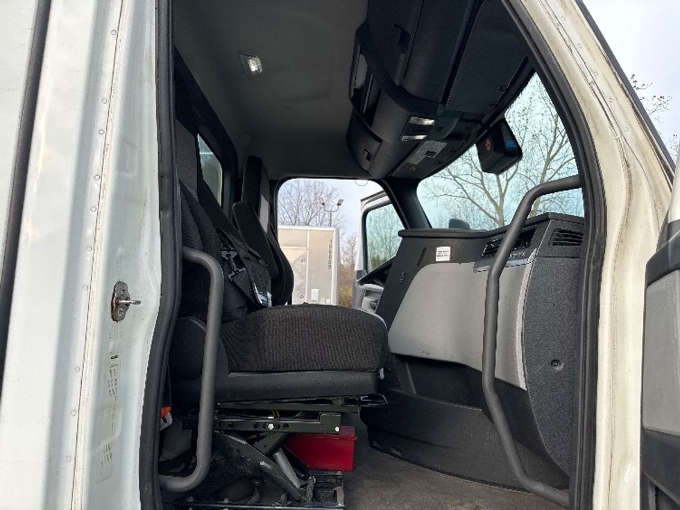 Day Cab Tractor-Heavy Duty Tractors-Freightliner-2022-T12664ST-Flat Rock-MI-633,764\n\t\tmiles-$ 33,000 - Image 14