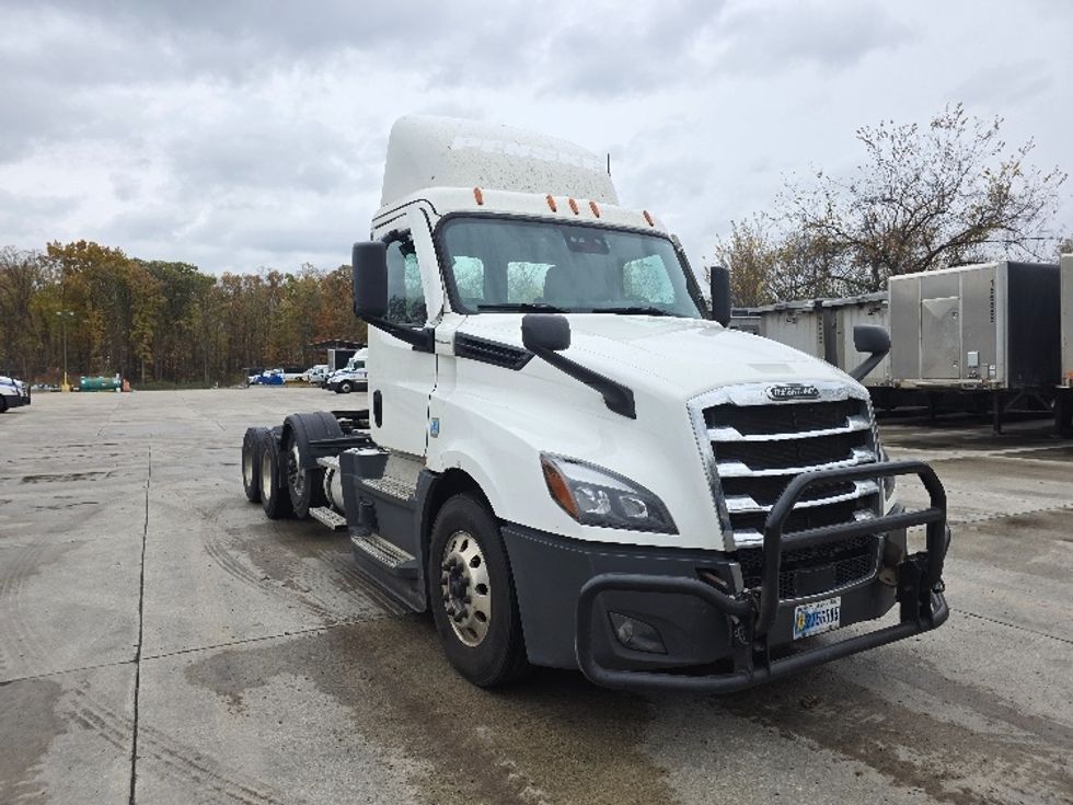Day Cab Tractor-Heavy Duty Tractors-Freightliner-2022-T12664ST-Flat Rock-MI-654,270\n\t\tmiles-$ 33,000 - Image 1