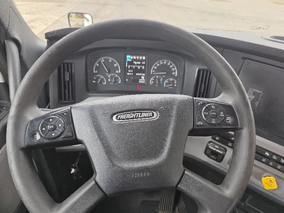 Day Cab Tractor-Heavy Duty Tractors-Freightliner-2022-T12664ST-Flat Rock-MI-654,270\n\t\tmiles-$ 33,000 - Image 10