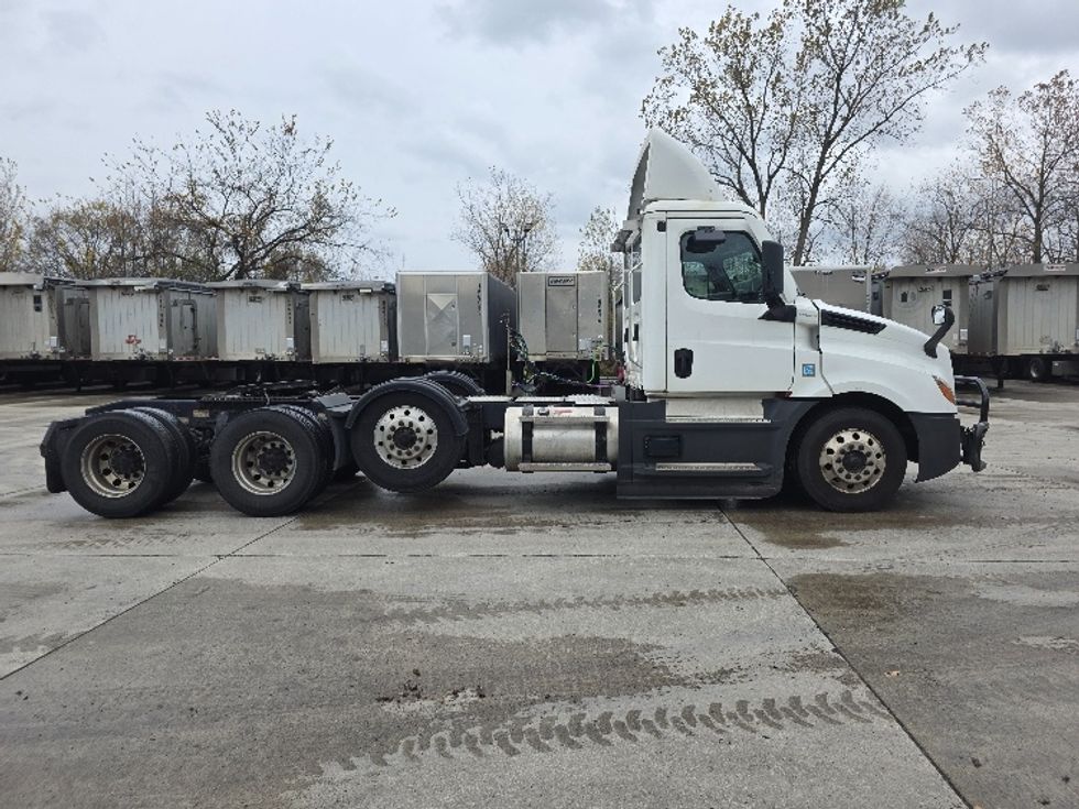 Day Cab Tractor-Heavy Duty Tractors-Freightliner-2022-T12664ST-Flat Rock-MI-654,270\n\t\tmiles-$ 33,000 - Image 17