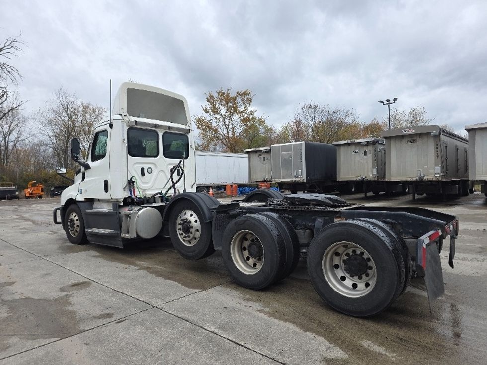 Day Cab Tractor-Heavy Duty Tractors-Freightliner-2022-T12664ST-Flat Rock-MI-654,270\n\t\tmiles-$ 33,000 - Image 5