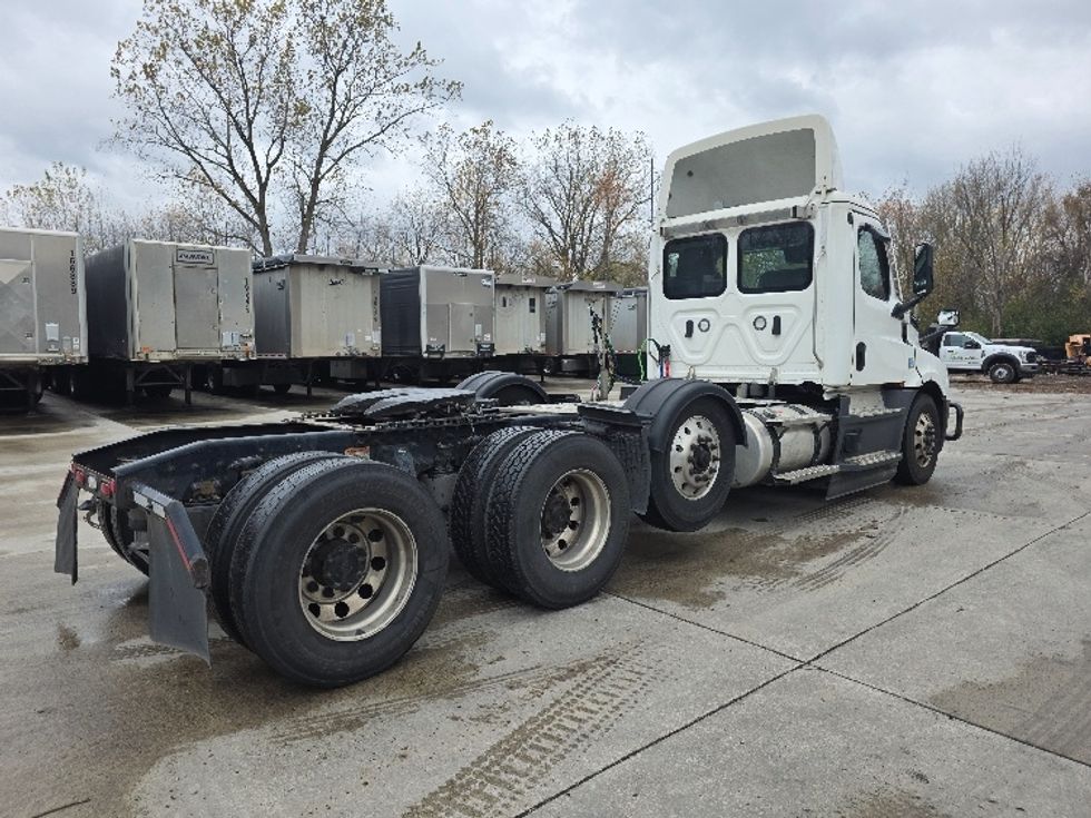 Day Cab Tractor-Heavy Duty Tractors-Freightliner-2022-T12664ST-Flat Rock-MI-654,270\n\t\tmiles-$ 33,000 - Image 7