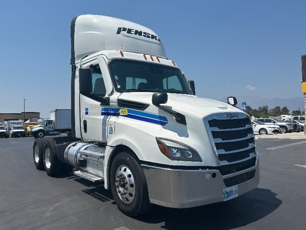 2018 Freightliner Cascadia 125" Sleeper Cab photo 18