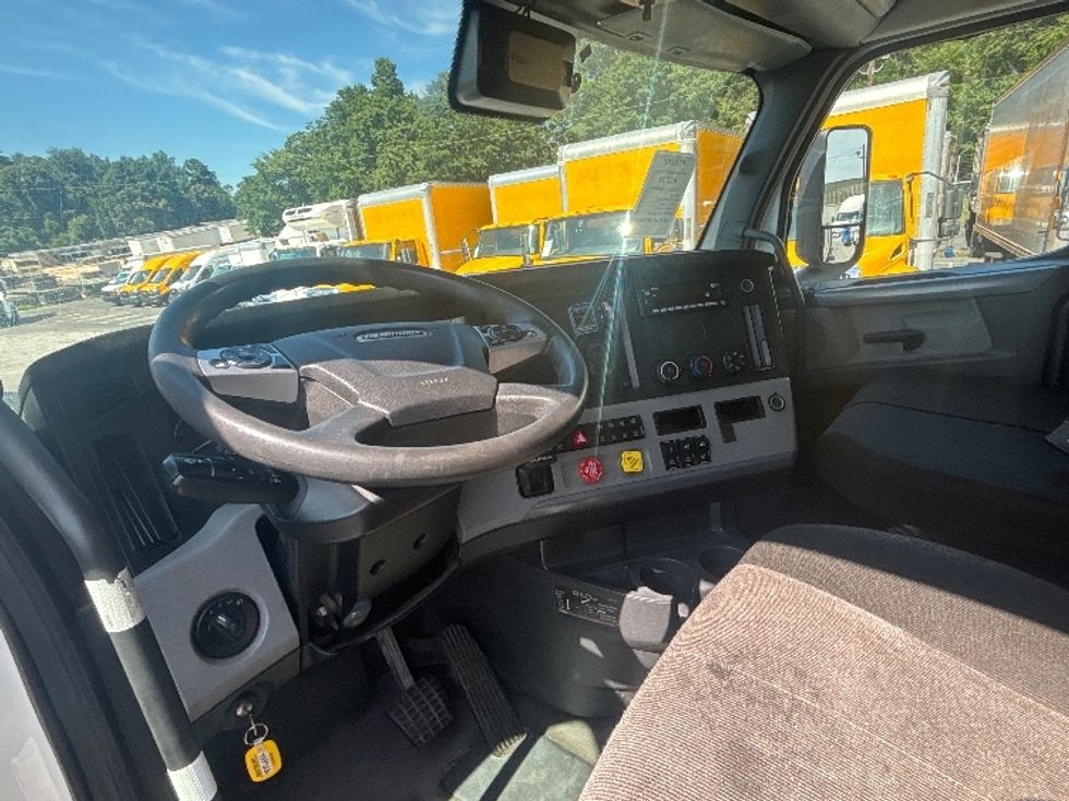 Day Cab Tractor-Heavy Duty Tractors-Freightliner-2022-T12664ST-Forest Park-GA-657,177\n\t\tmiles-$ 33,000 - Image 10