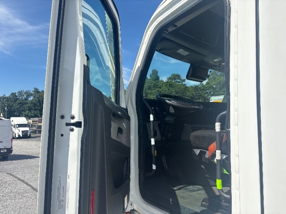 Day Cab Tractor-Heavy Duty Tractors-Freightliner-2022-T12664ST-Forest Park-GA-657,177\n\t\tmiles-$ 33,000 - Image 9