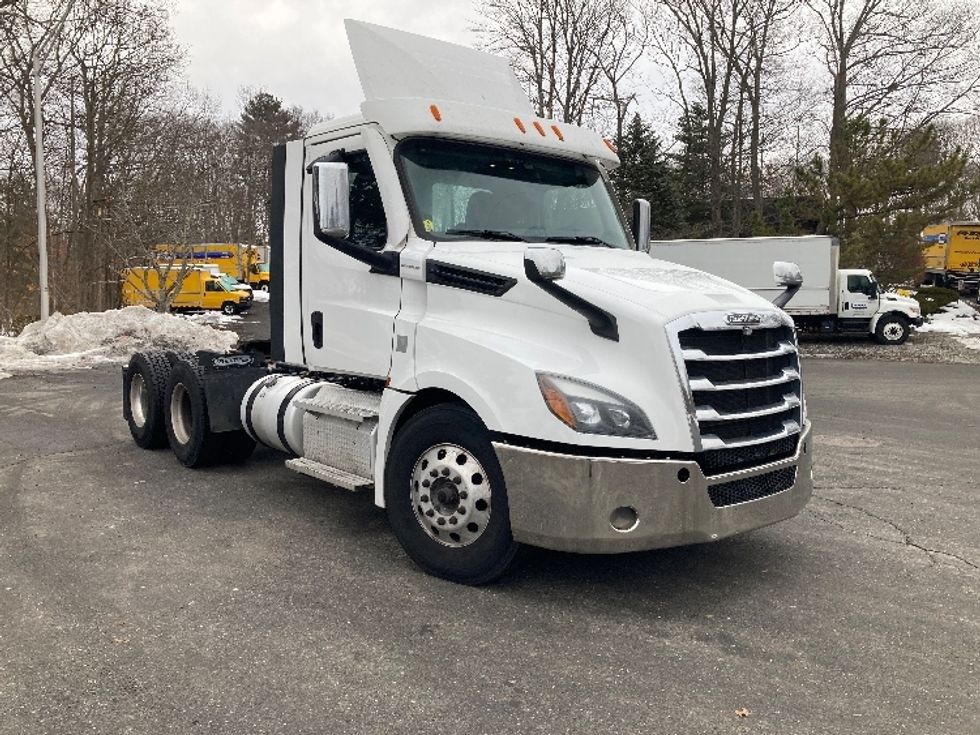 Day Cab Tractor-Heavy Duty Tractors-Freightliner-2022-T12664ST-Franklin-MA-434,533\n\t\tmiles-$ 47,500 - Image 1