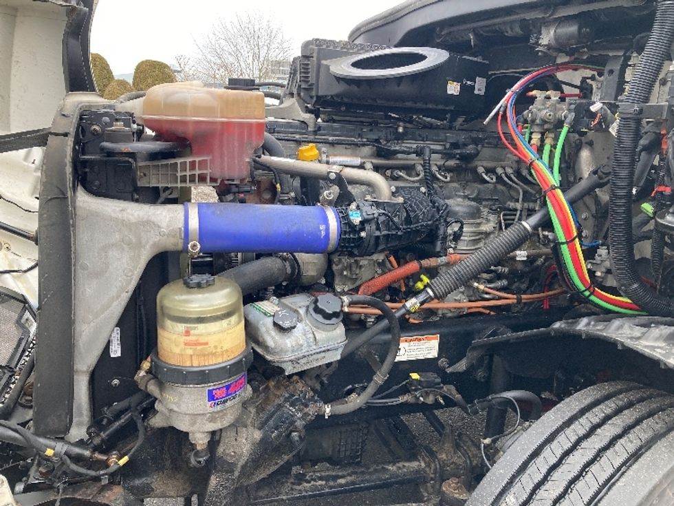 Day Cab Tractor-Heavy Duty Tractors-Freightliner-2022-T12664ST-Franklin-MA-434,533\n\t\tmiles-$ 47,500 - Image 16