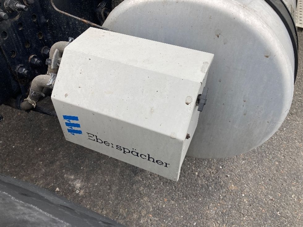 Day Cab Tractor-Heavy Duty Tractors-Freightliner-2022-T12664ST-Franklin-MA-434,533\n\t\tmiles-$ 47,500 - Image 17