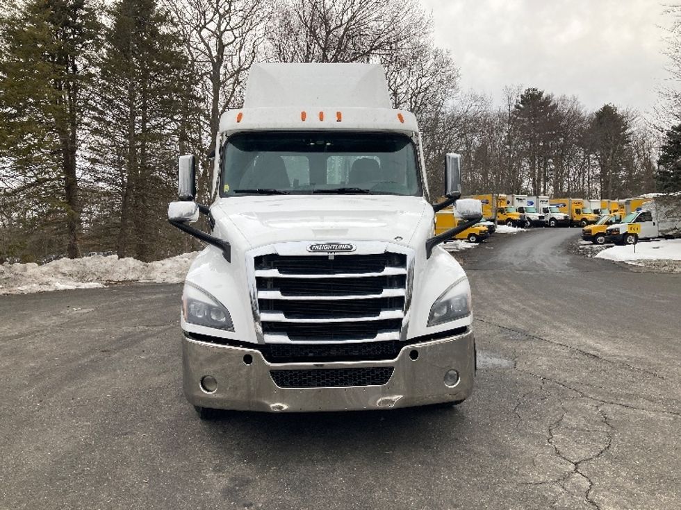 Day Cab Tractor-Heavy Duty Tractors-Freightliner-2022-T12664ST-Franklin-MA-434,533\n\t\tmiles-$ 47,500 - Image 2