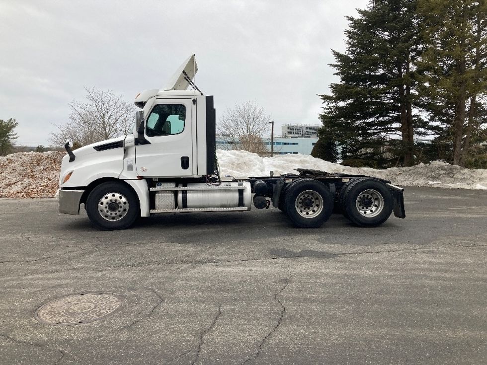 Day Cab Tractor-Heavy Duty Tractors-Freightliner-2022-T12664ST-Franklin-MA-434,533\n\t\tmiles-$ 47,500 - Image 4