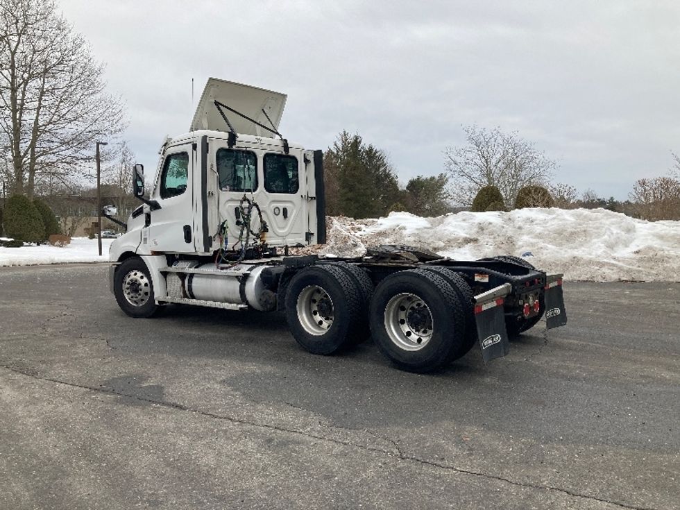 Day Cab Tractor-Heavy Duty Tractors-Freightliner-2022-T12664ST-Franklin-MA-434,533\n\t\tmiles-$ 47,500 - Image 5