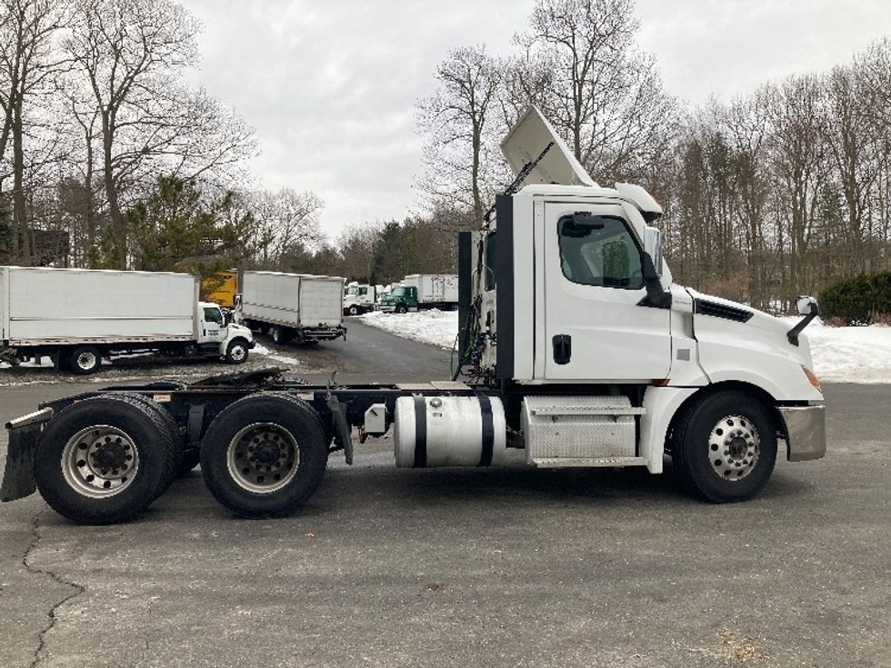Day Cab Tractor-Heavy Duty Tractors-Freightliner-2022-T12664ST-Franklin-MA-434,533\n\t\tmiles-$ 47,500 - Image 8