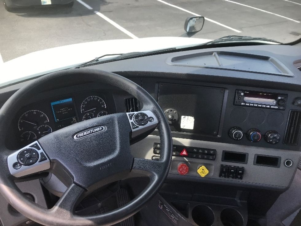 2022 Freightliner Cascadia 126" Day cab photo 11