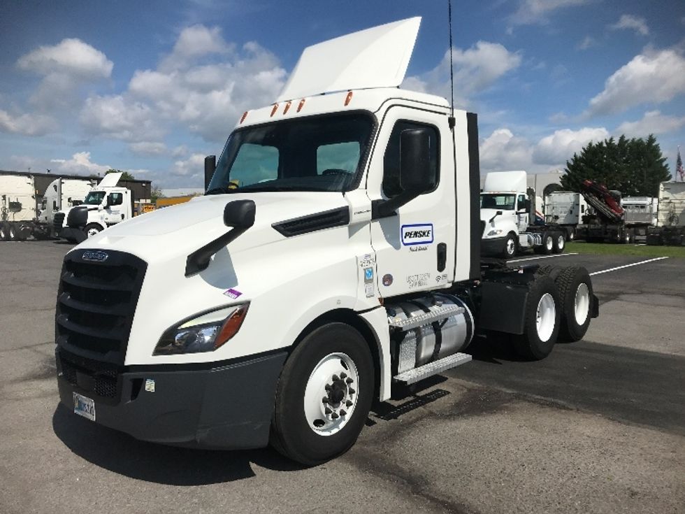 2022 Freightliner Cascadia 126" Day cab photo 3