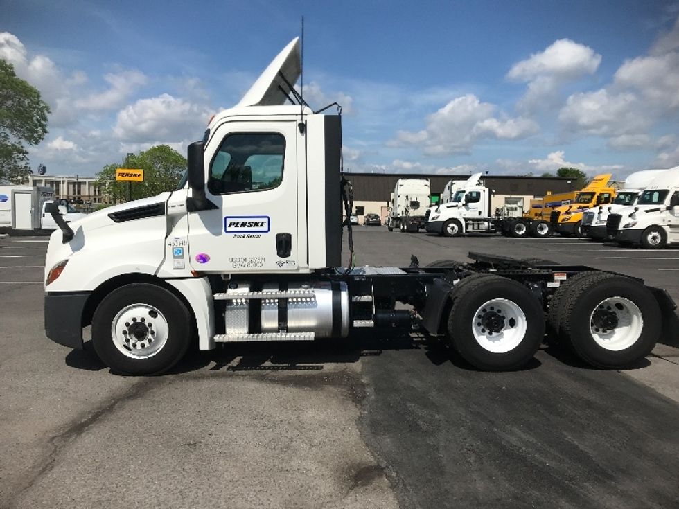 2022 Freightliner Cascadia 126" Day cab photo 4