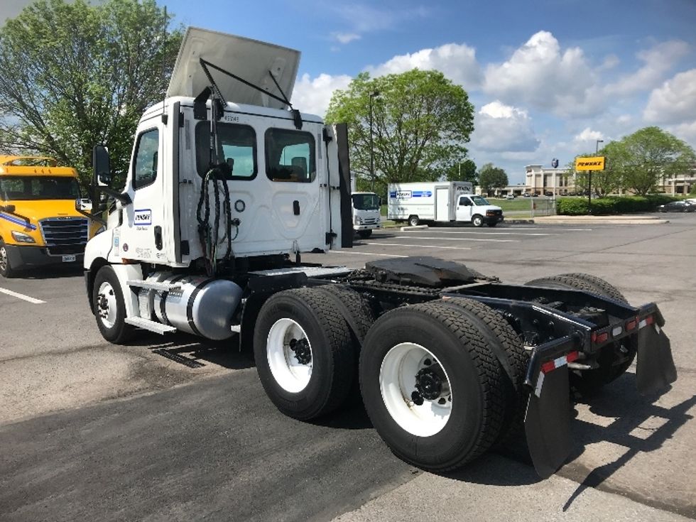 2022 Freightliner Cascadia 126" Day cab photo 5