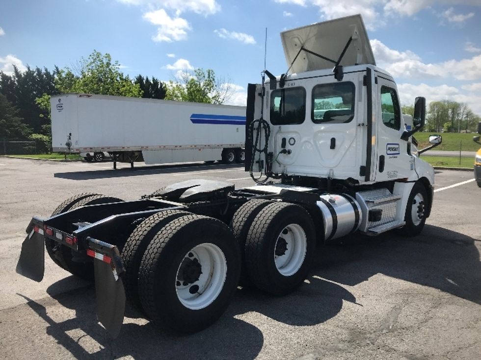 2022 Freightliner Cascadia 126" Day cab photo 7