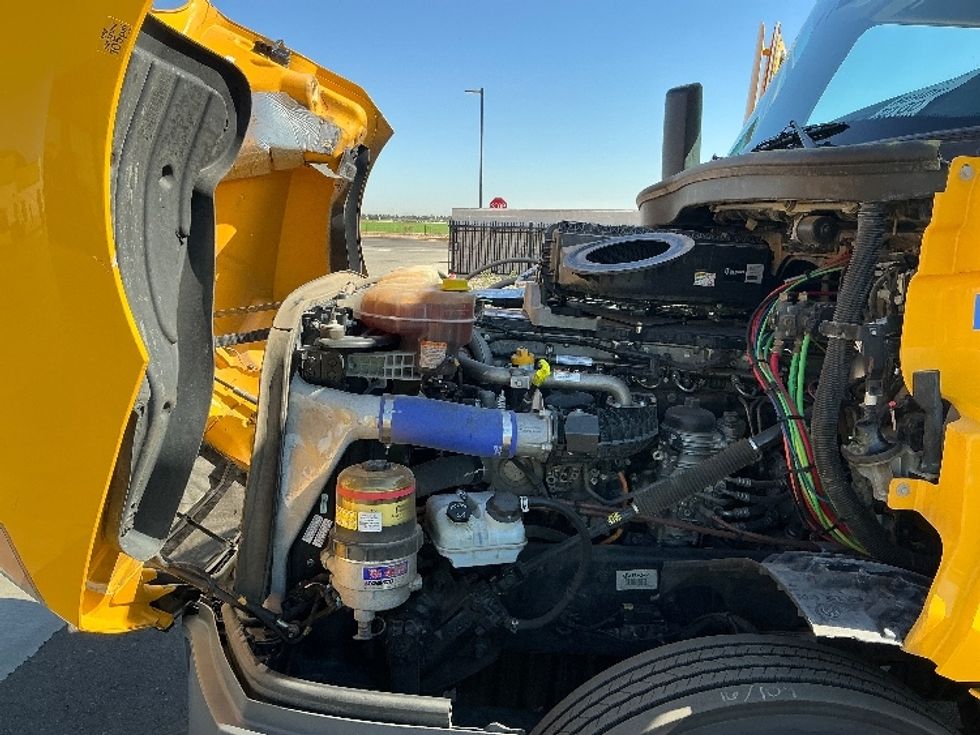 Day Cab Tractor-Heavy Duty Tractors-Freightliner-2022-T12664ST-Goodyear-AZ-284,028\n\t\tmiles-$ 78,500 - Image 16