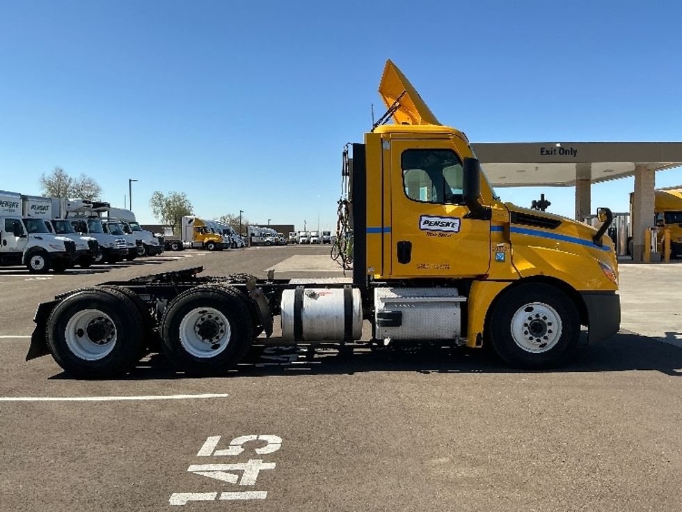 Day Cab Tractor-Heavy Duty Tractors-Freightliner-2022-T12664ST-Goodyear-AZ-284,028\n\t\tmiles-$ 78,500 - Image 8