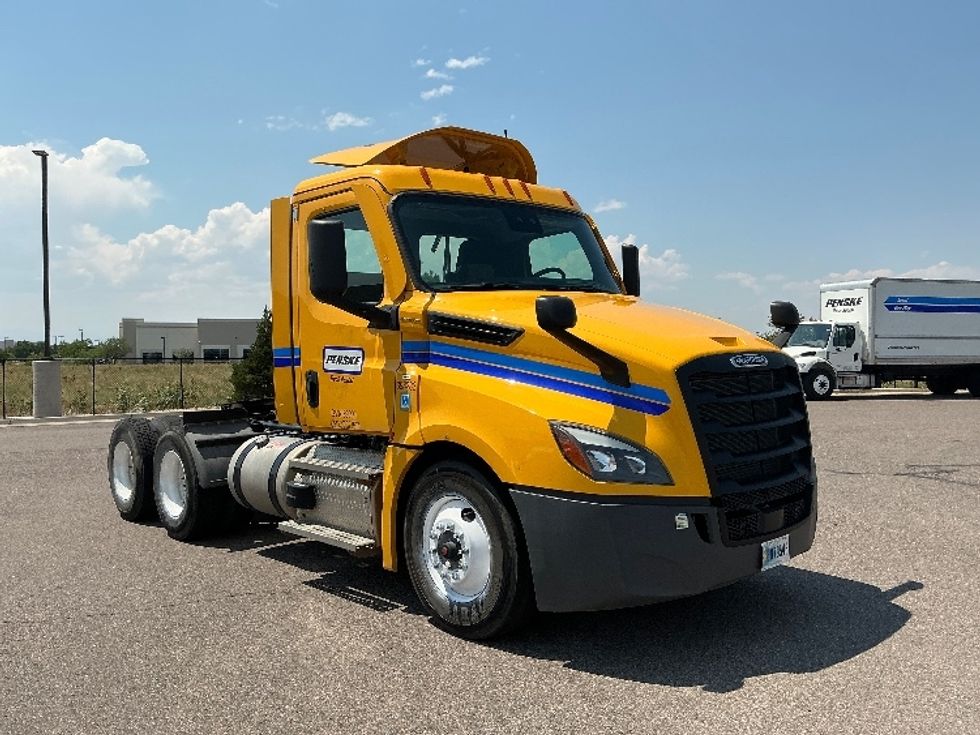 Day Cab Tractor-Heavy Duty Tractors-Freightliner-2022-T12664ST-Grand Junction-CO-242,045\n\t\tmiles-$ 77,500 - Image 1