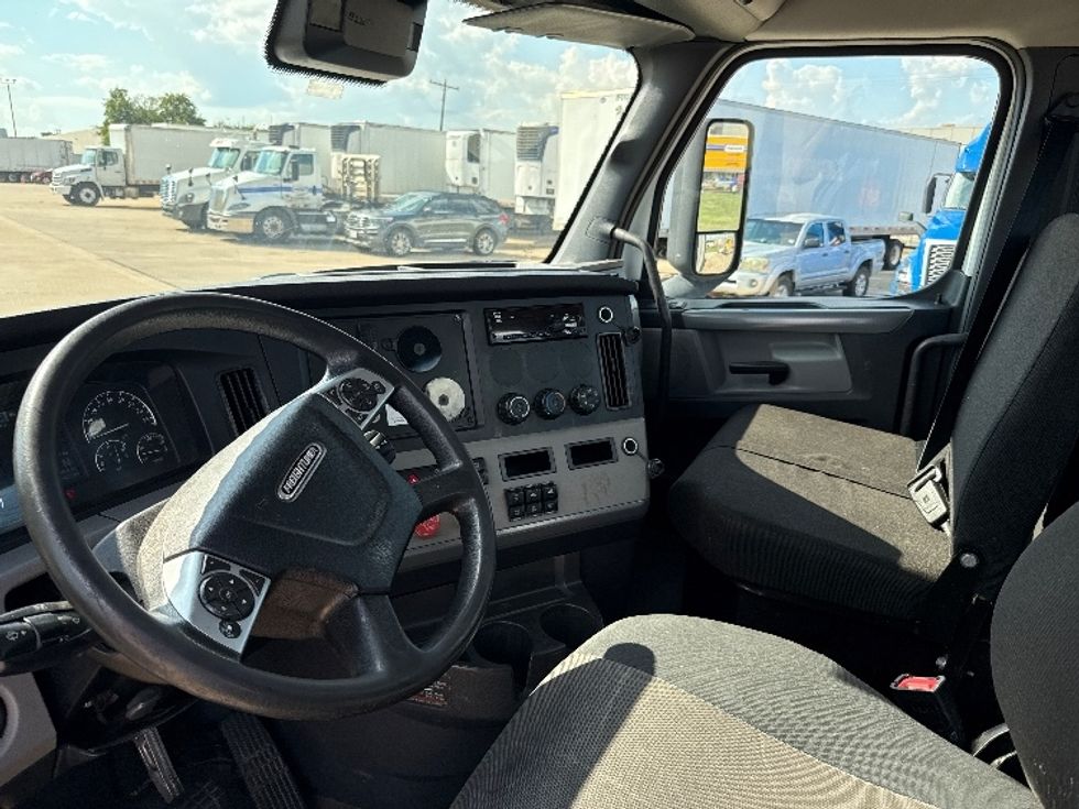 Day Cab Tractor-Heavy Duty Tractors-Freightliner-2022-T12664ST-Grand Prairie-TX-351,748\n\t\tmiles-$ 77,000 - Image 10
