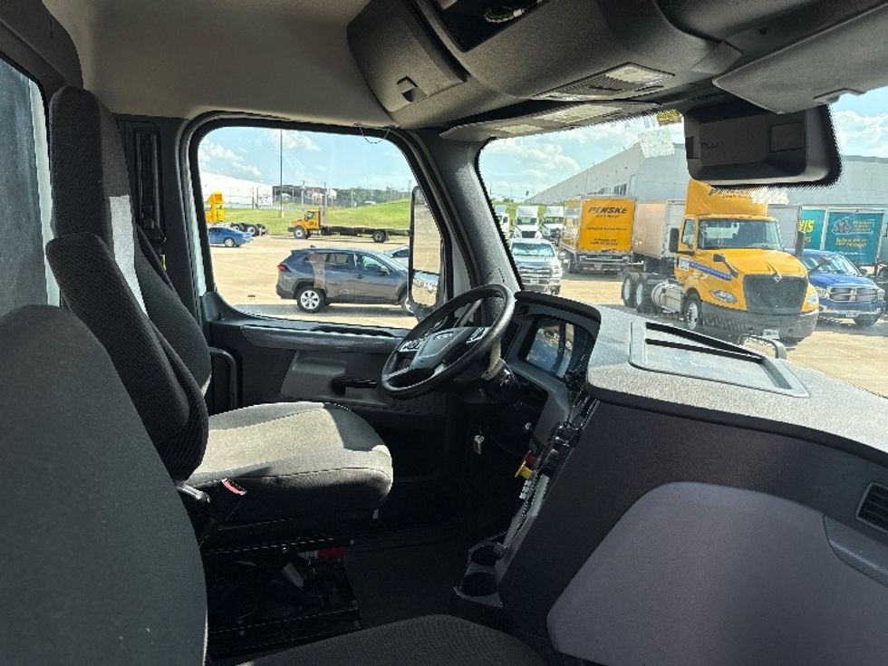 Day Cab Tractor-Heavy Duty Tractors-Freightliner-2022-T12664ST-Grand Prairie-TX-351,748\n\t\tmiles-$ 77,000 - Image 14