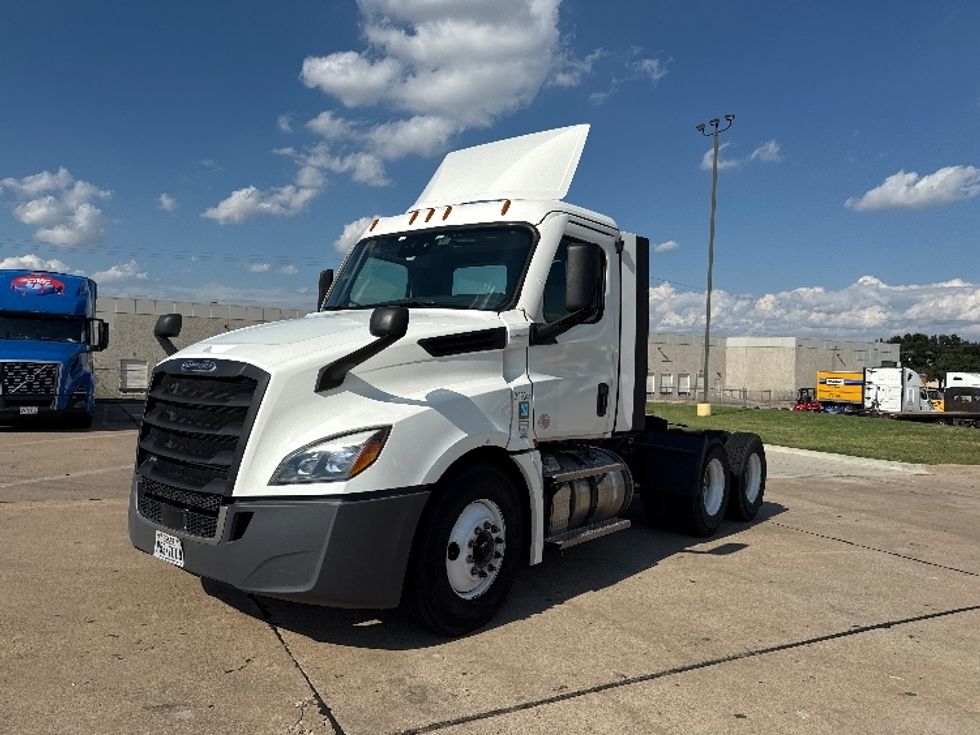 Day Cab Tractor-Heavy Duty Tractors-Freightliner-2022-T12664ST-Grand Prairie-TX-351,748\n\t\tmiles-$ 77,000 - Image 3