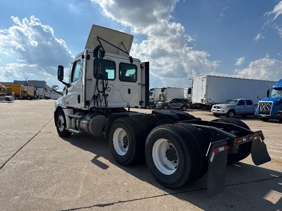 Day Cab Tractor-Heavy Duty Tractors-Freightliner-2022-T12664ST-Grand Prairie-TX-351,748\n\t\tmiles-$ 77,000 - Image 5