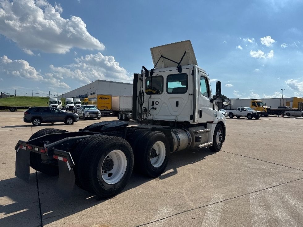 Day Cab Tractor-Heavy Duty Tractors-Freightliner-2022-T12664ST-Grand Prairie-TX-351,748\n\t\tmiles-$ 77,000 - Image 7