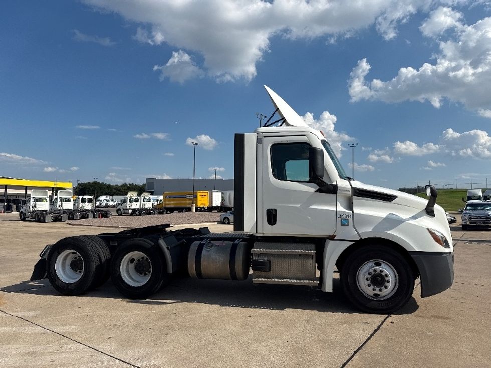 Day Cab Tractor-Heavy Duty Tractors-Freightliner-2022-T12664ST-Grand Prairie-TX-351,748\n\t\tmiles-$ 77,000 - Image 8