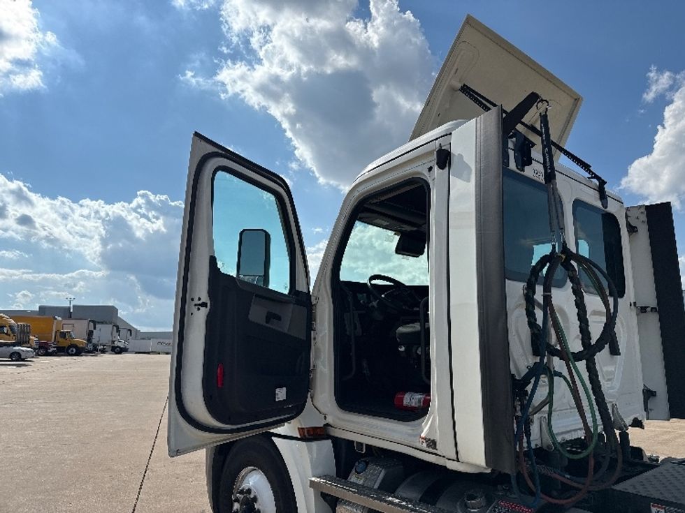 Day Cab Tractor-Heavy Duty Tractors-Freightliner-2022-T12664ST-Grand Prairie-TX-351,748\n\t\tmiles-$ 77,000 - Image 9
