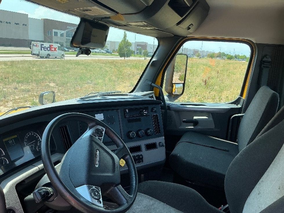 Day Cab Tractor-Heavy Duty Tractors-Freightliner-2022-T12664ST-Greeley-CO-105,890\n\t\tmiles-$ 86,500 - Image 10