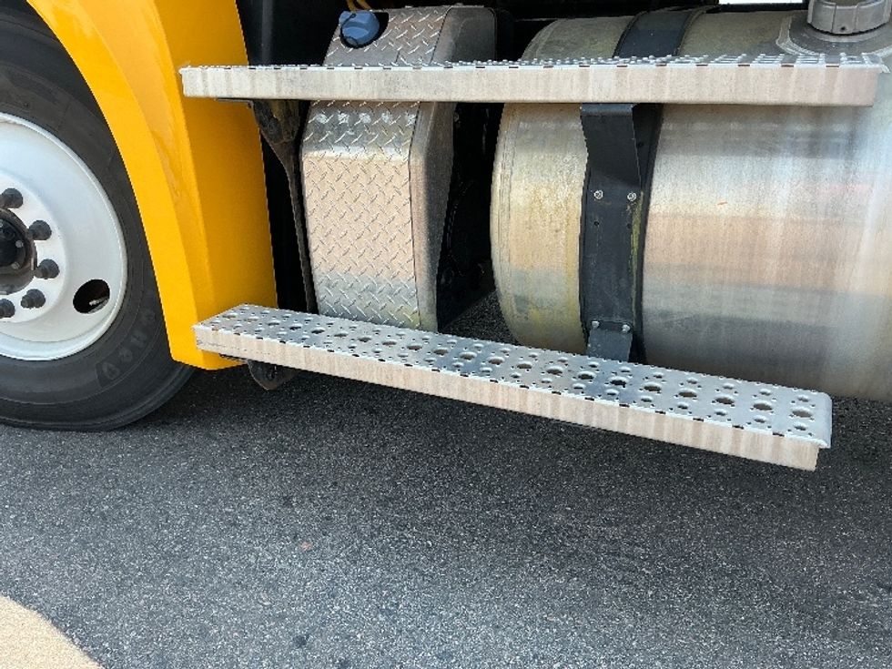 Day Cab Tractor-Heavy Duty Tractors-Freightliner-2022-T12664ST-Greeley-CO-105,890\n\t\tmiles-$ 86,500 - Image 20