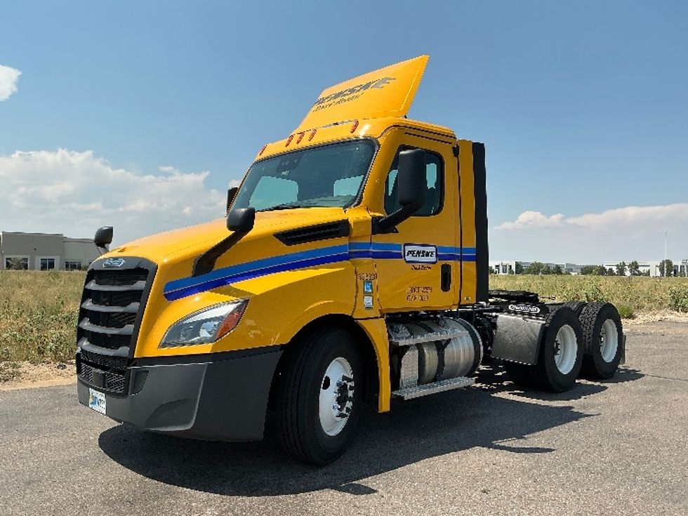 Day Cab Tractor-Heavy Duty Tractors-Freightliner-2022-T12664ST-Greeley-CO-105,890\n\t\tmiles-$ 86,500 - Image 3