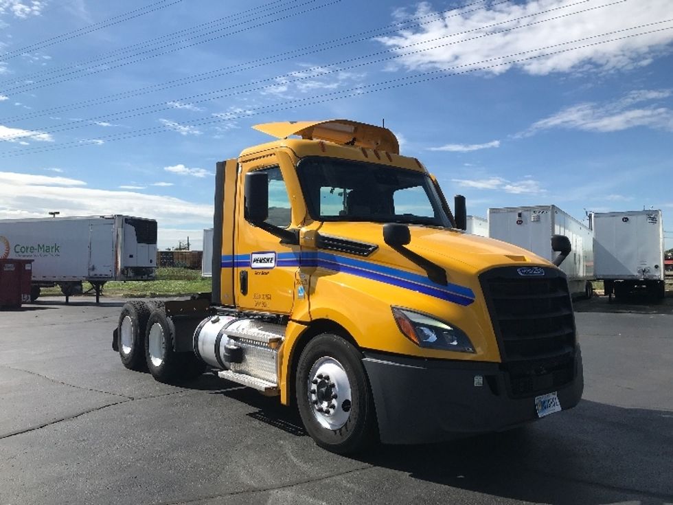 Day Cab Tractor-Heavy Duty Tractors-Freightliner-2022-T12664ST-Greeley-CO-117,945\n\t\tmiles-$ 86,000 - Image 1