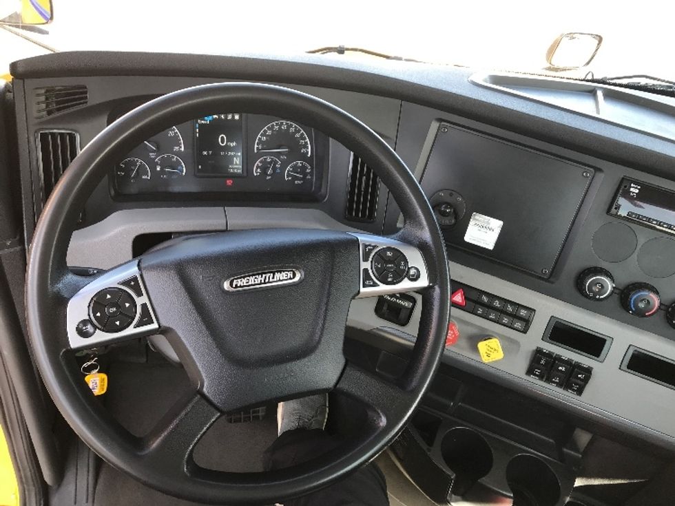 Day Cab Tractor-Heavy Duty Tractors-Freightliner-2022-T12664ST-Greeley-CO-117,945\n\t\tmiles-$ 86,000 - Image 11