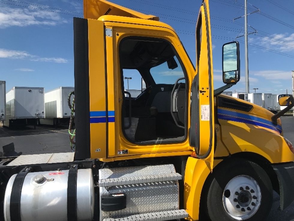 Day Cab Tractor-Heavy Duty Tractors-Freightliner-2022-T12664ST-Greeley-CO-117,945\n\t\tmiles-$ 86,000 - Image 12
