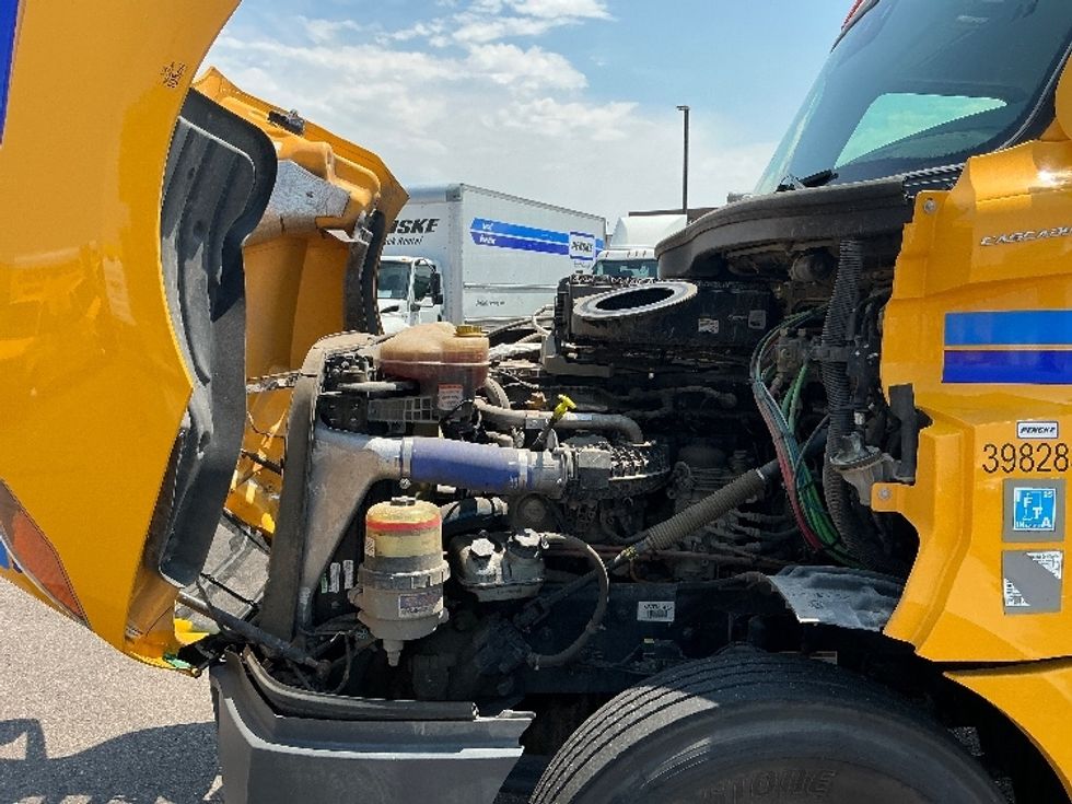 Day Cab Tractor-Heavy Duty Tractors-Freightliner-2022-T12664ST-Greeley-CO-228,291\n\t\tmiles-$ 81,000 - Image 16