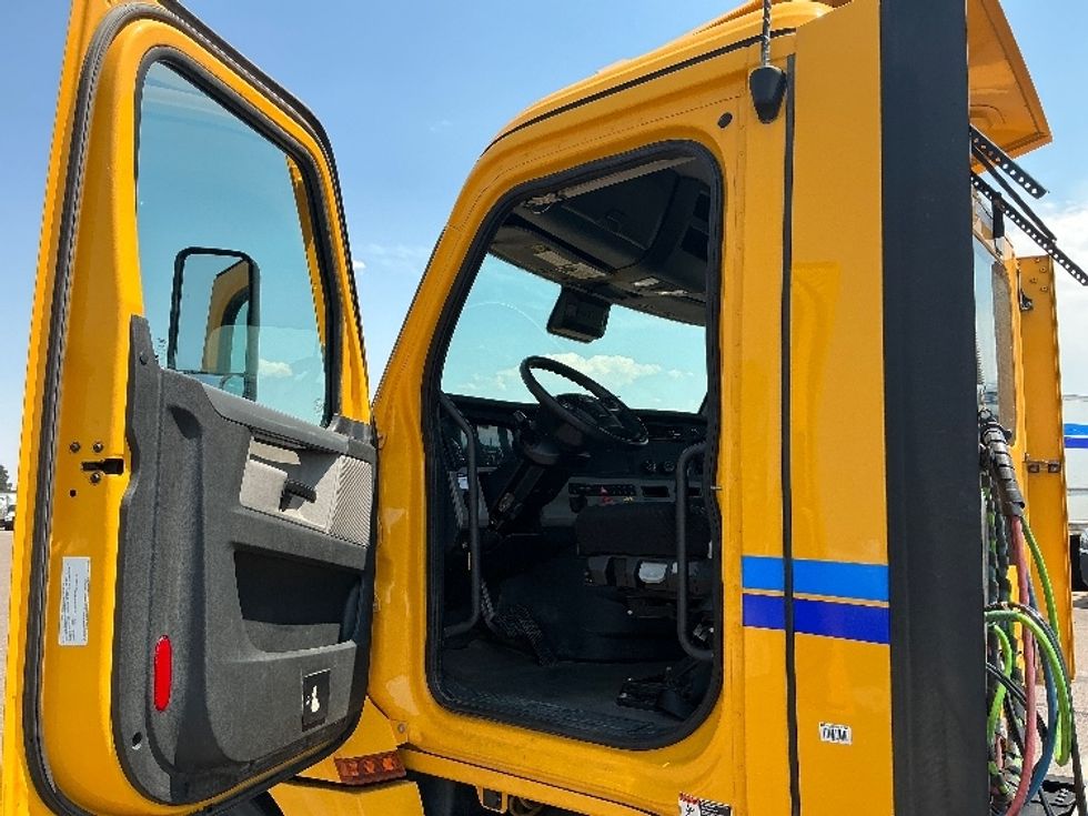 Day Cab Tractor-Heavy Duty Tractors-Freightliner-2022-T12664ST-Greeley-CO-228,291\n\t\tmiles-$ 81,000 - Image 9