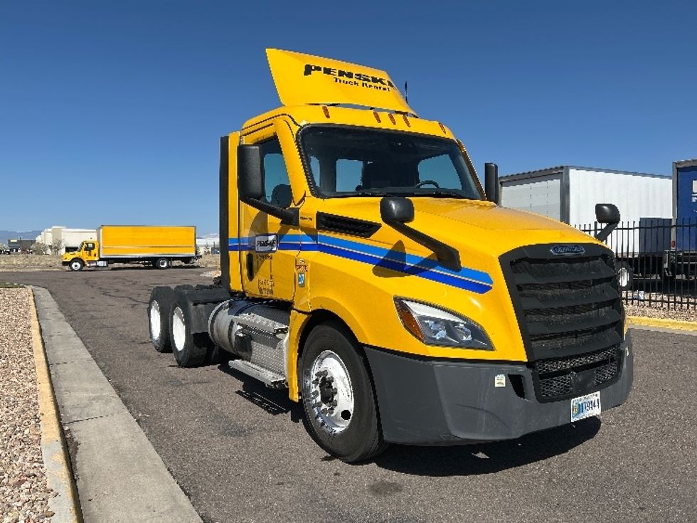 Day Cab Tractor-Heavy Duty Tractors-Freightliner-2022-T12664ST-Greeley-CO-312,161\n\t\tmiles-$ 69,750 - Image 1