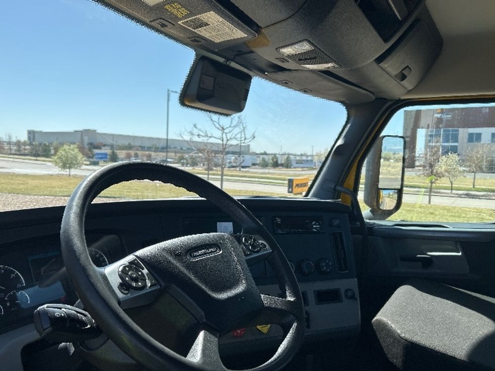 Day Cab Tractor-Heavy Duty Tractors-Freightliner-2022-T12664ST-Greeley-CO-312,161\n\t\tmiles-$ 69,750 - Image 10