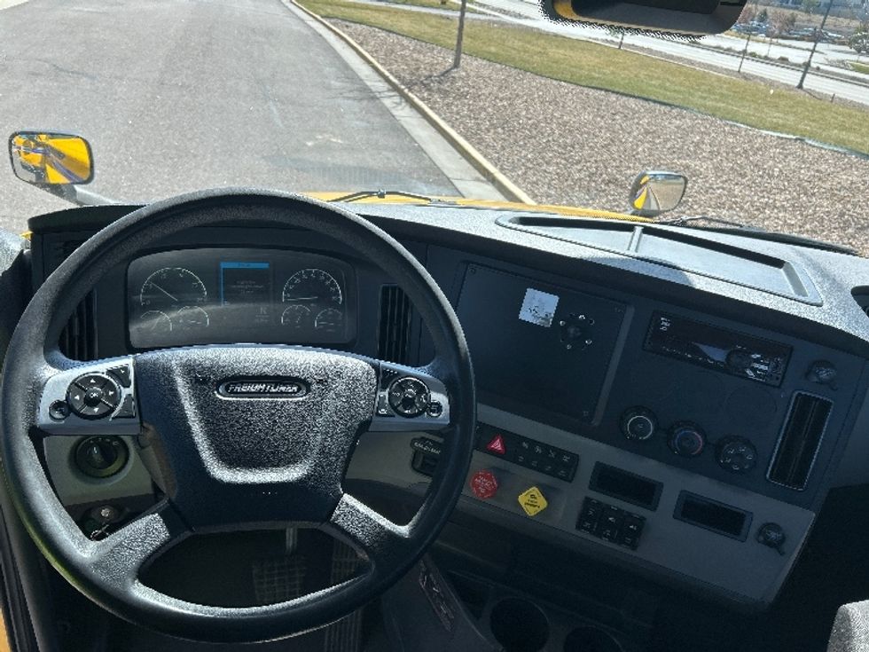 Day Cab Tractor-Heavy Duty Tractors-Freightliner-2022-T12664ST-Greeley-CO-312,161\n\t\tmiles-$ 69,750 - Image 11