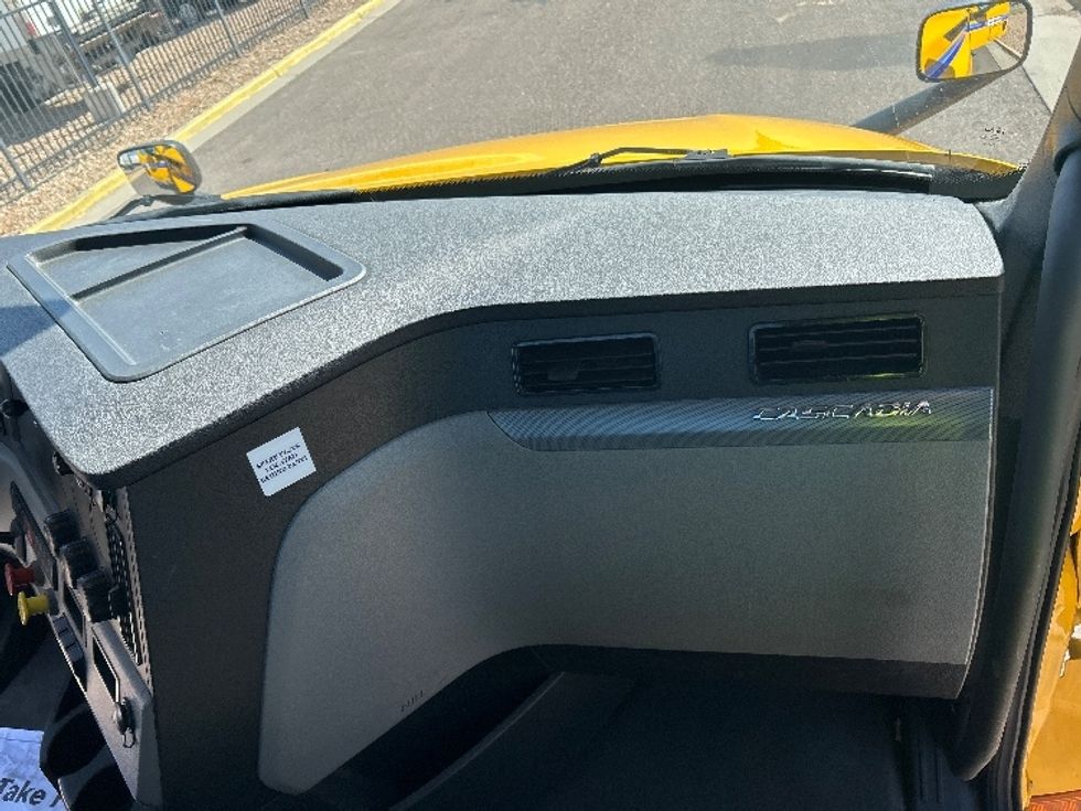 Day Cab Tractor-Heavy Duty Tractors-Freightliner-2022-T12664ST-Greeley-CO-312,161\n\t\tmiles-$ 69,750 - Image 13