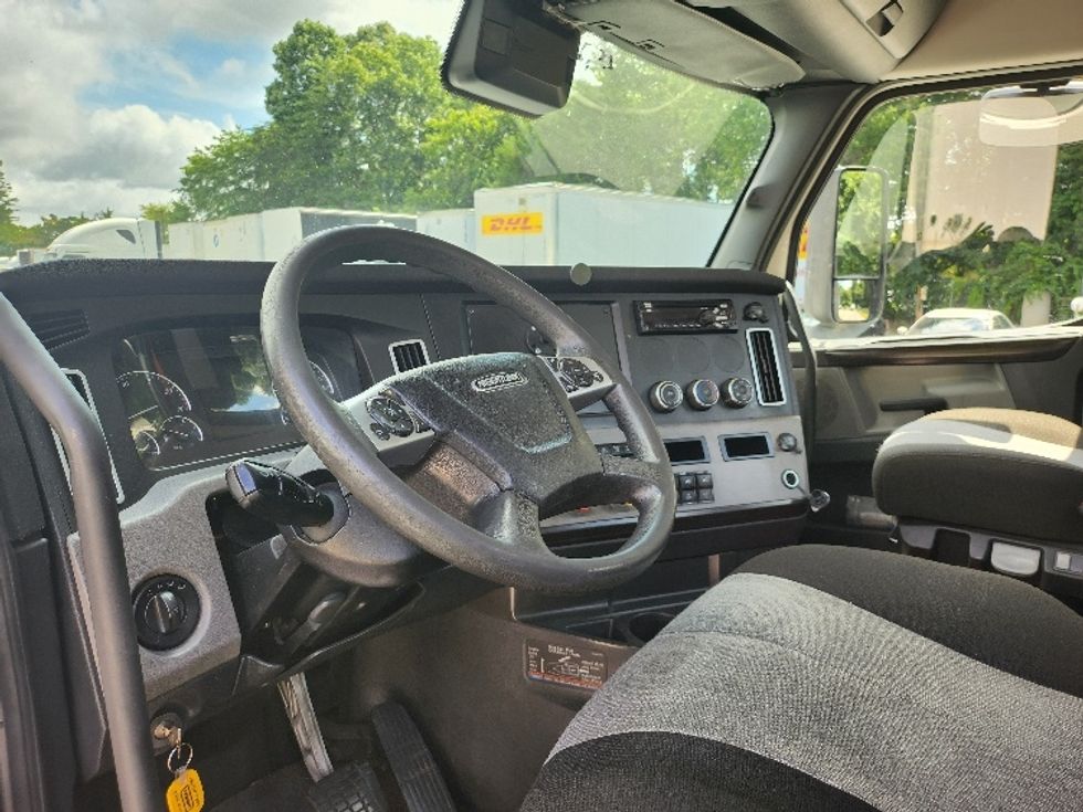 Day Cab Tractor-Heavy Duty Tractors-Freightliner-2022-T12664ST-Greensboro-NC-574,517\n\t\tmiles-$ 46,000 - Image 10