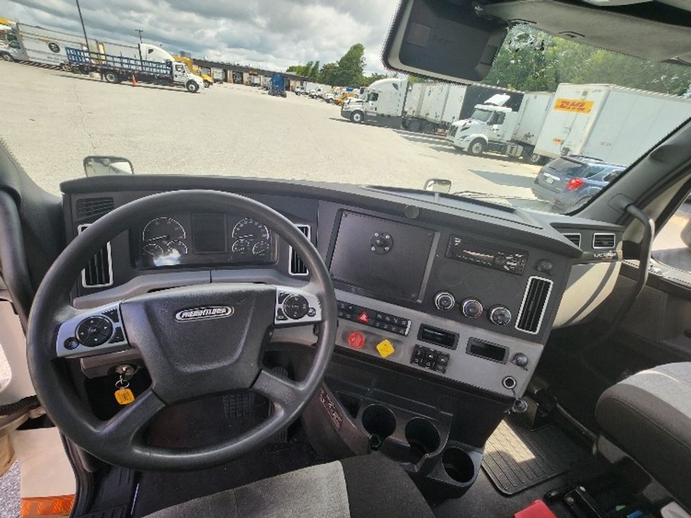 Day Cab Tractor-Heavy Duty Tractors-Freightliner-2022-T12664ST-Greensboro-NC-574,517\n\t\tmiles-$ 46,000 - Image 11