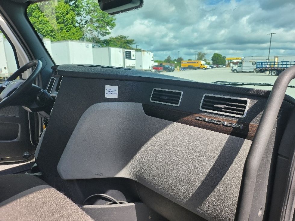 Day Cab Tractor-Heavy Duty Tractors-Freightliner-2022-T12664ST-Greensboro-NC-574,517\n\t\tmiles-$ 46,000 - Image 13