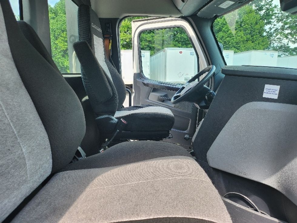Day Cab Tractor-Heavy Duty Tractors-Freightliner-2022-T12664ST-Greensboro-NC-574,517\n\t\tmiles-$ 46,000 - Image 14