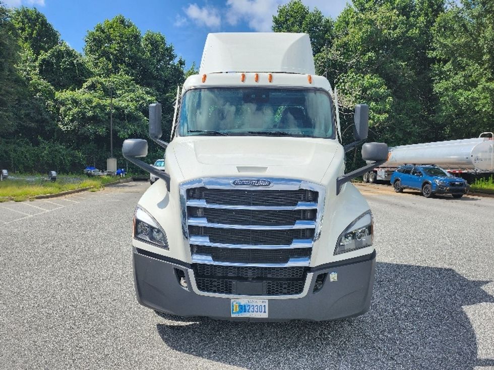 Day Cab Tractor-Heavy Duty Tractors-Freightliner-2022-T12664ST-Greensboro-NC-574,517\n\t\tmiles-$ 46,000 - Image 2