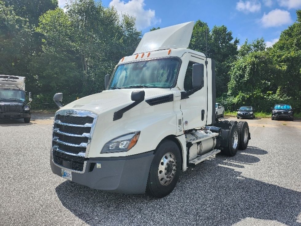 Day Cab Tractor-Heavy Duty Tractors-Freightliner-2022-T12664ST-Greensboro-NC-574,517\n\t\tmiles-$ 46,000 - Image 3